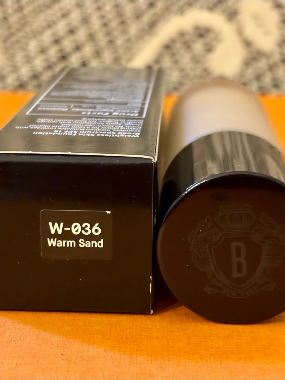 NIB Bobbi Brown Weightless Skin Foundation SPF 15 — Warm Sand (W-036)